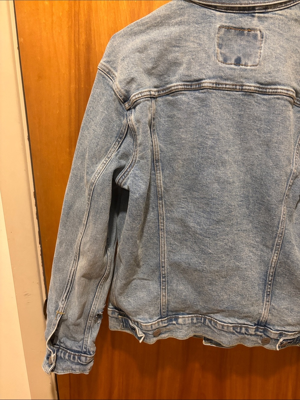 Levi's Light Blue Denim Trucker Jacket - Picture 9 of 11